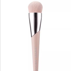 FENTY BEAUTY Rihanna Full bodied Foundation brush